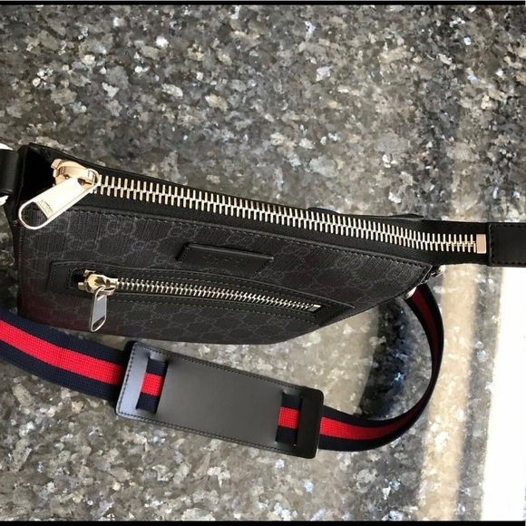 Gucci Men’s Current Model GG Supreme Bag - Picture 3 of 6